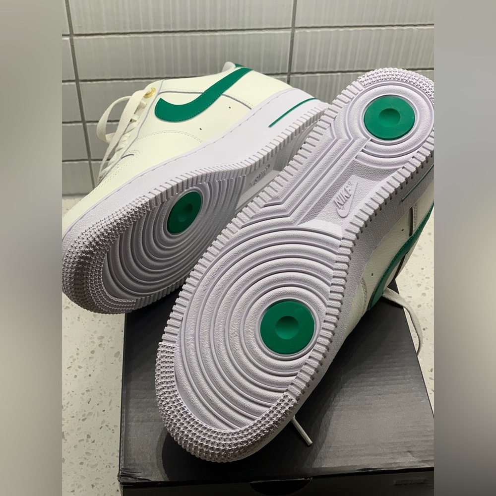 Nike Air Force 1 ‘07 green and gold men shoes - Picture 5 of 6